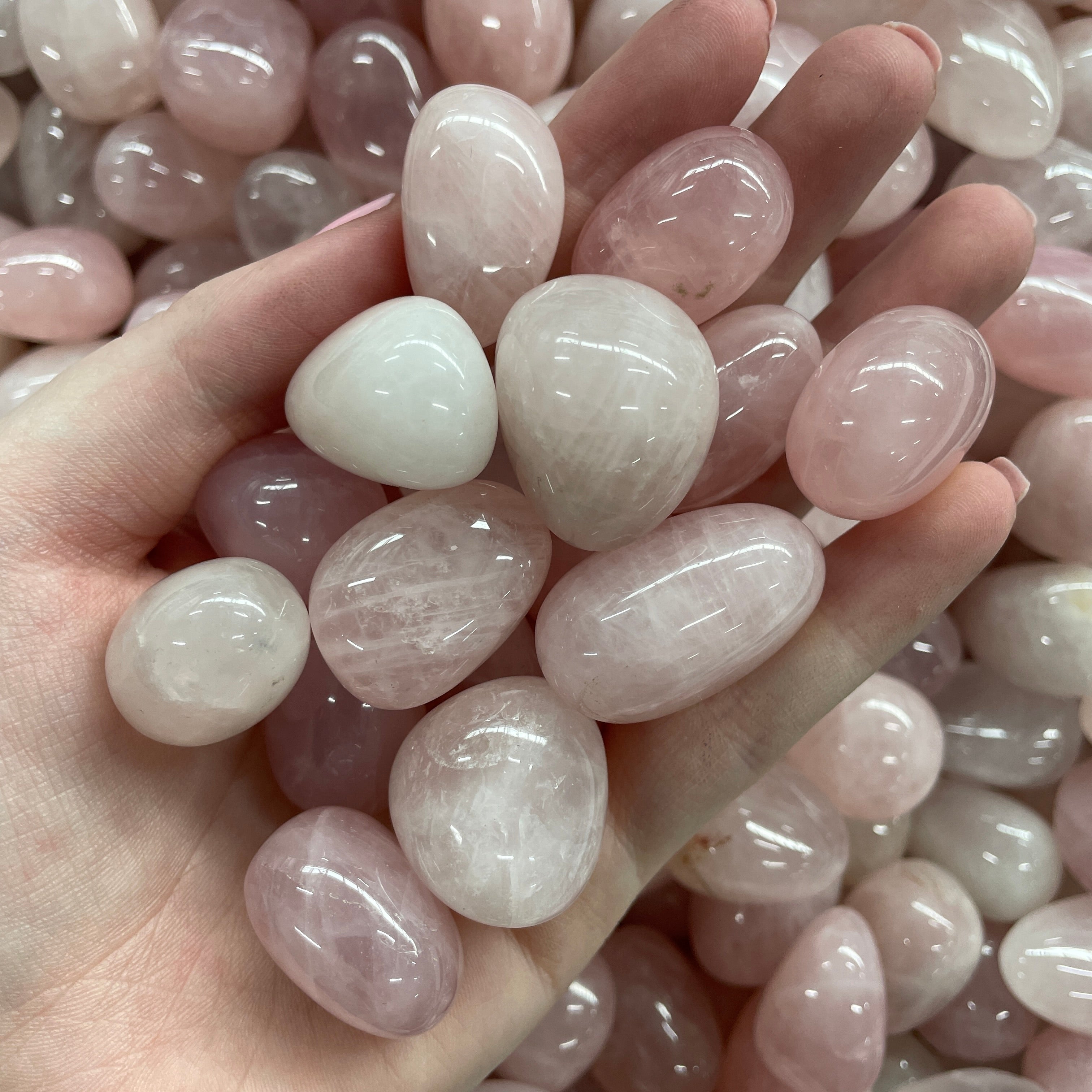 Rose Qtz - Q1/A - Tumbled - 1 KG Rose Qtz - Q1/A - Tumbled - 1 KG